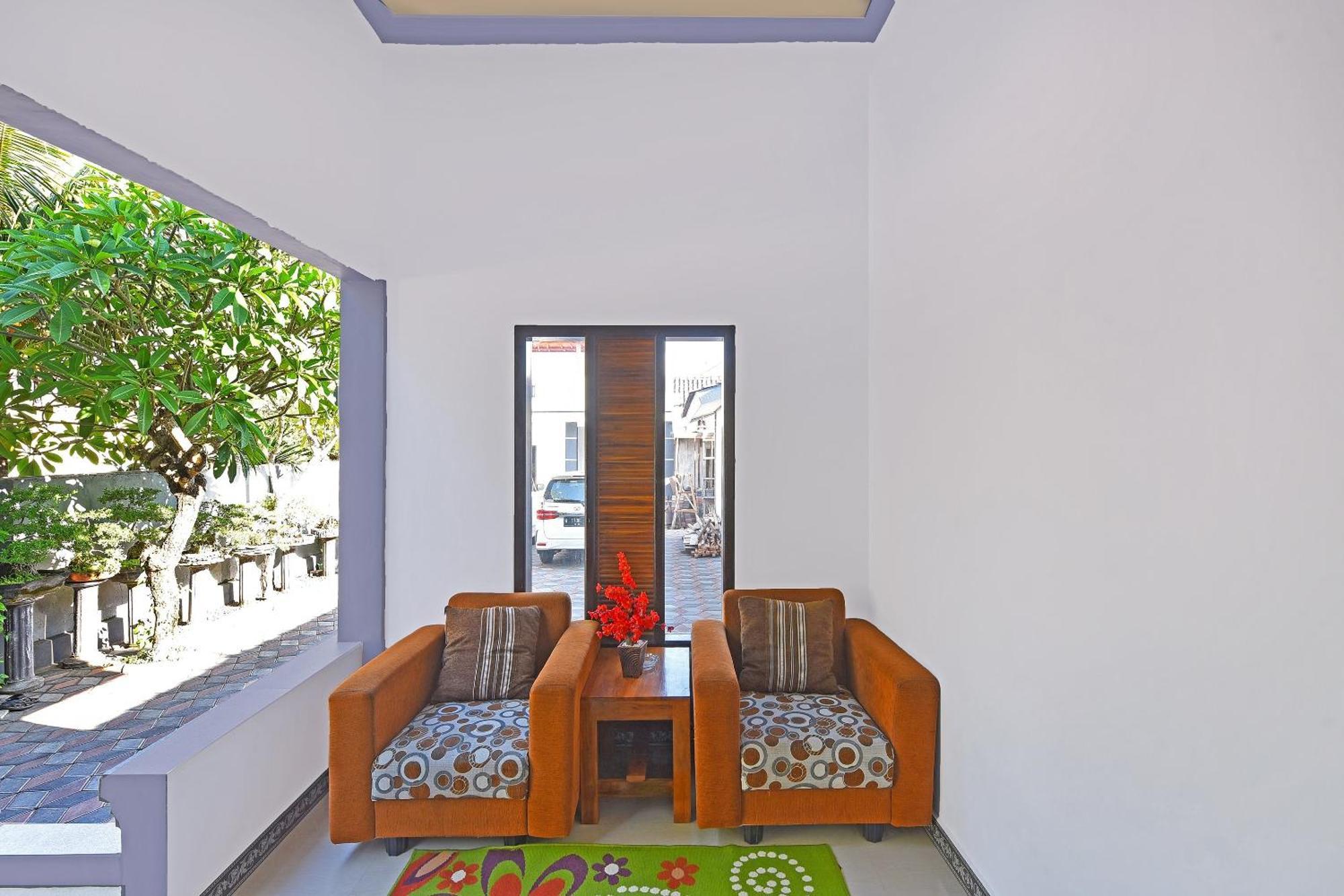 Oyo 91192 Homestay Antara 길리마눅 외부 사진