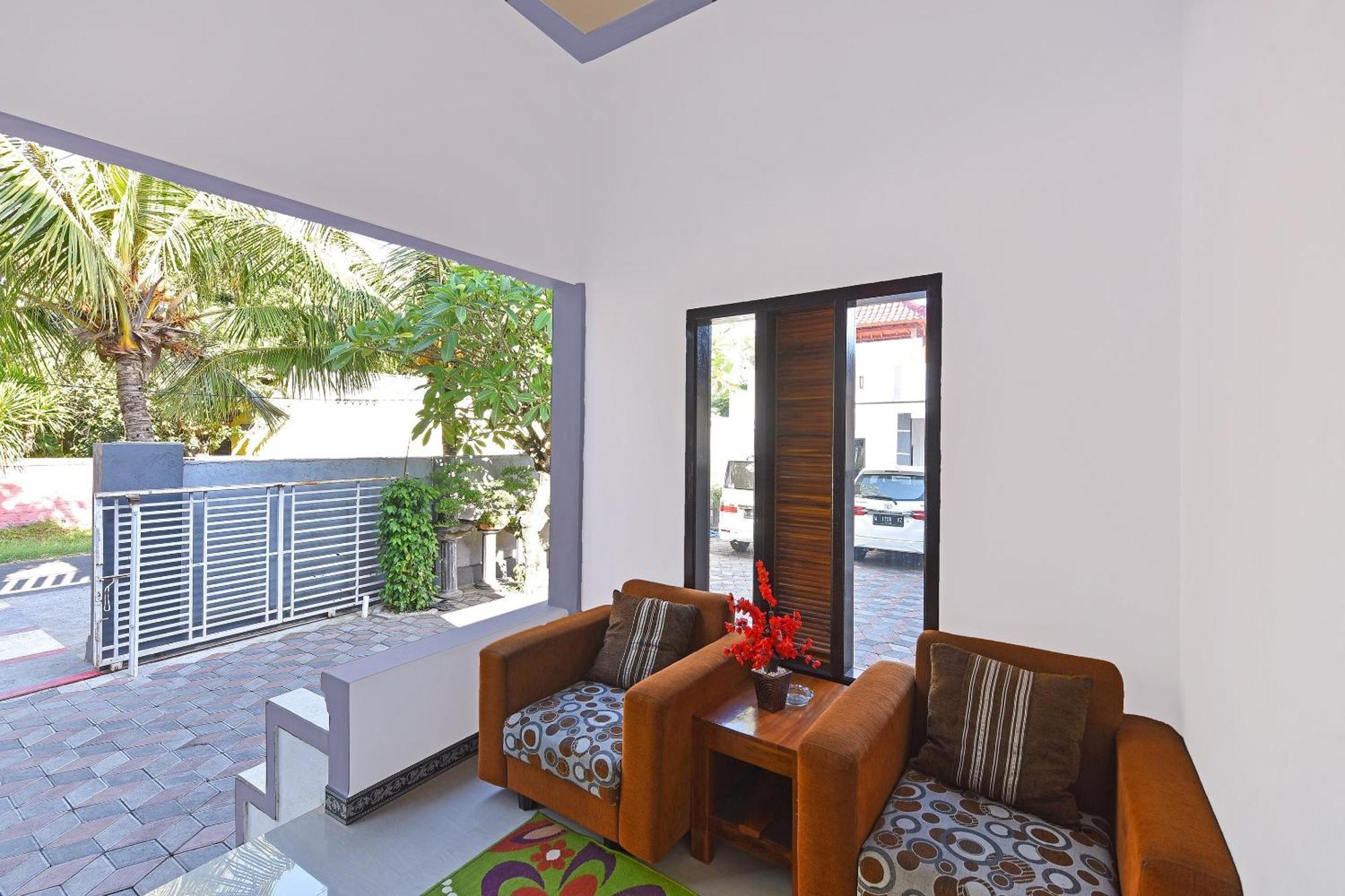 Oyo 91192 Homestay Antara 길리마눅 외부 사진