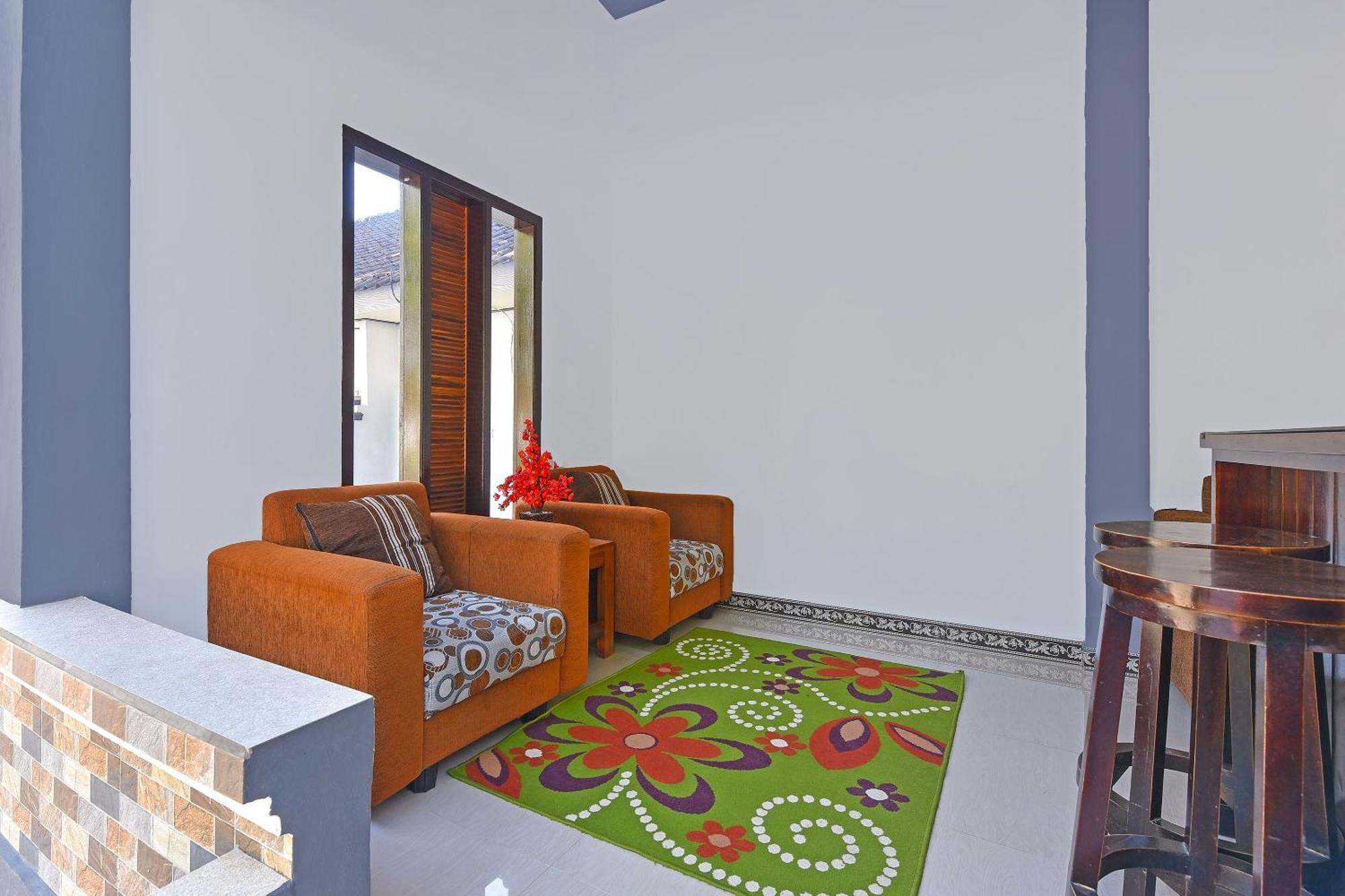 Oyo 91192 Homestay Antara 길리마눅 외부 사진