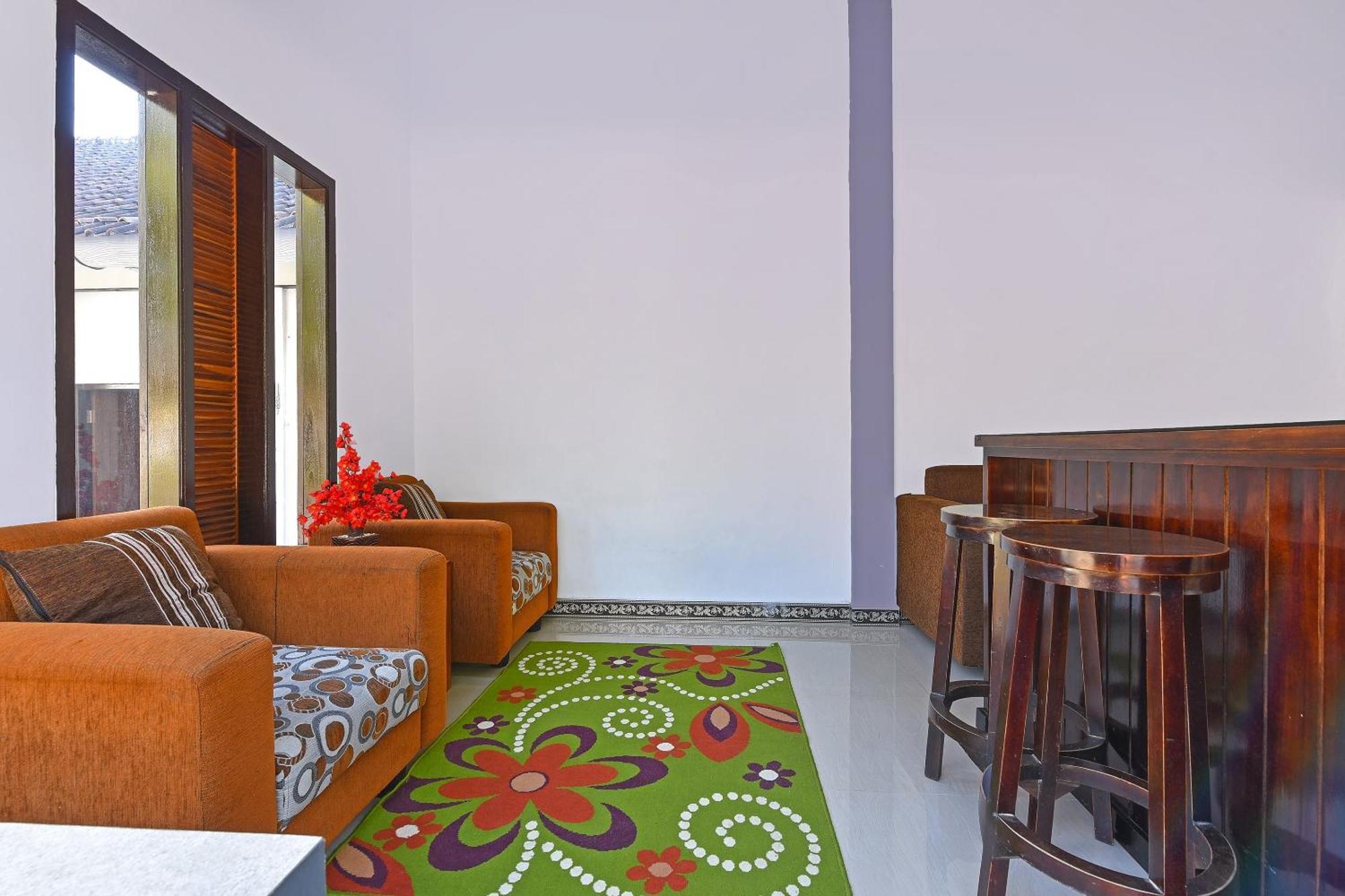 Oyo 91192 Homestay Antara 길리마눅 외부 사진